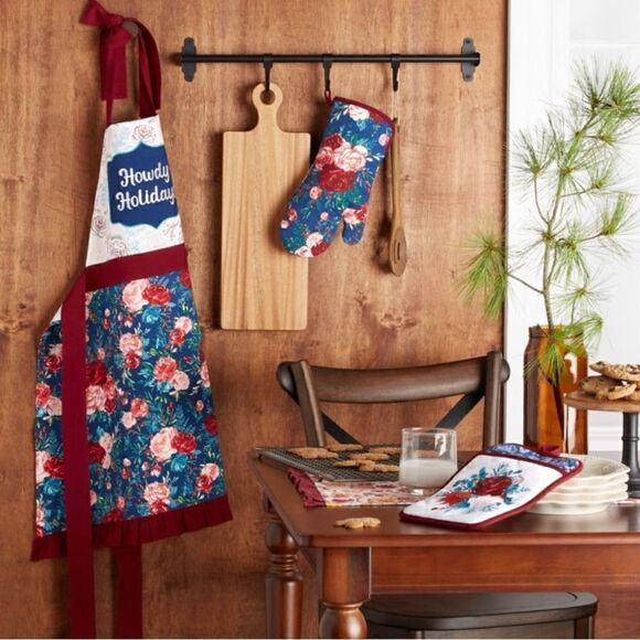 🦋 2022 🦋 New Pioneer Woman Wishful Winter, Pot Holder, And Oven Mitt - Picture 4 of 7